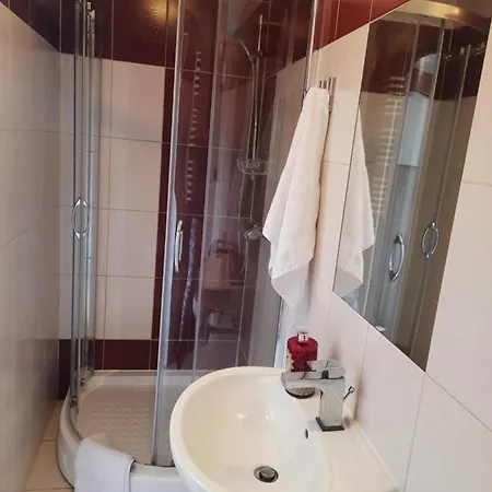 Bed & Breakfast Reveliqa - Pokoje Goscinne I Apartamenty 3*