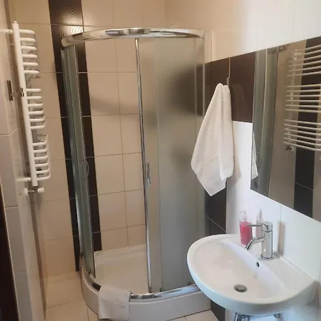 Bed & Breakfast Reveliqa - Pokoje Goscinne I Apartamenty