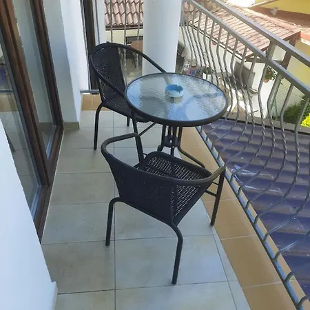 Reveliqa - Pokoje Goscinne I Apartamenty 3*