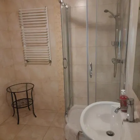 Bed & Breakfast Reveliqa - Pokoje Goscinne I Apartamenty