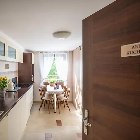 Reveliqa - Goscinne I Bed & Breakfast 3*