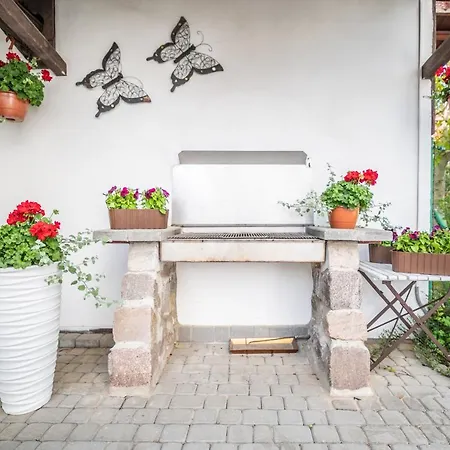 Reveliqa - Pokoje Goscinne I Apartamenty Pobierowo