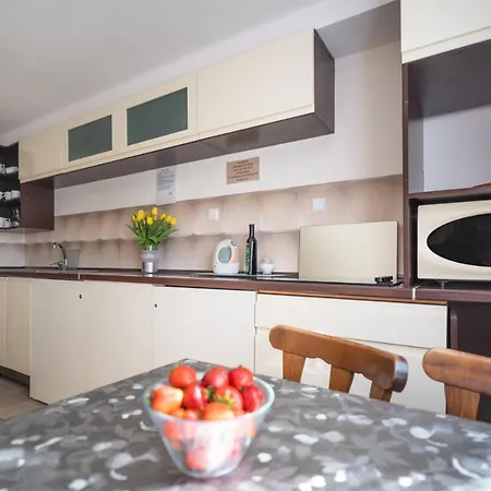 Bed & Breakfast Reveliqa - Pokoje Goscinne I Apartamenty 3*