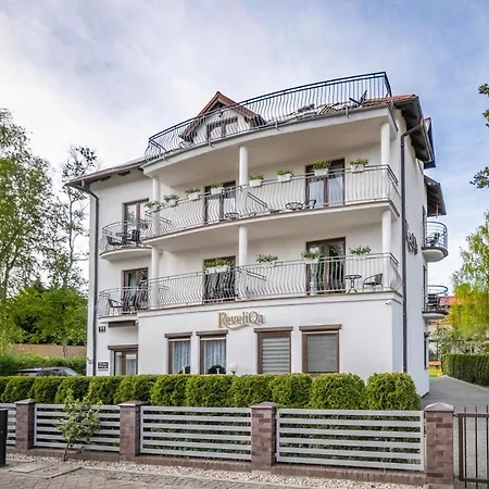 Reveliqa - Pokoje Goscinne I Apartamenty Bed & Breakfast