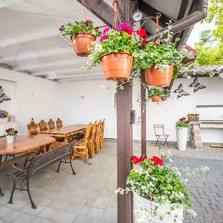 Reveliqa - Pokoje Goscinne I Apartamenty Bed & Breakfast 3*