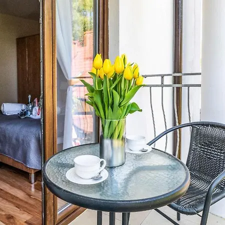 Bed & Breakfast Reveliqa - Pokoje Goscinne I Apartamenty 3*