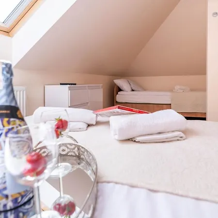 Reveliqa - Pokoje Goscinne I Apartamenty Bed & Breakfast