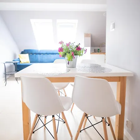 Reveliqa - Pokoje Goscinne I Apartamenty 3*