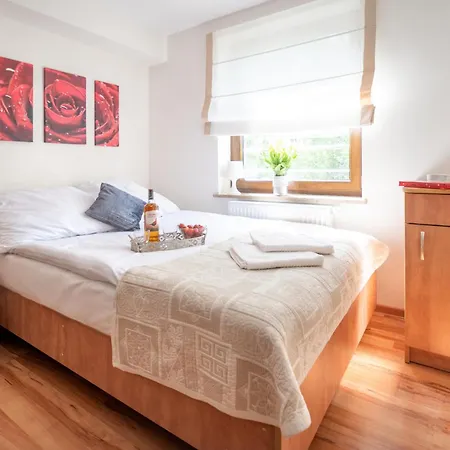 Reveliqa - Pokoje Goscinne I Apartamenty Bed & Breakfast Pobierowo