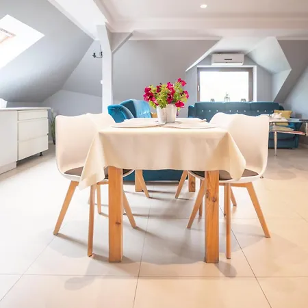 Reveliqa - Pokoje Goscinne I Apartamenty Bed & Breakfast 3*