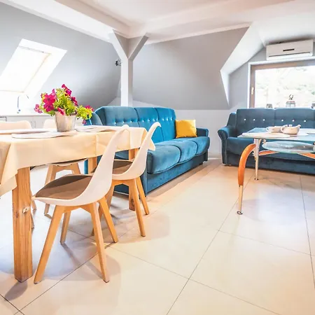 Reveliqa - Pokoje Goscinne I Apartamenty Bed & Breakfast 3*