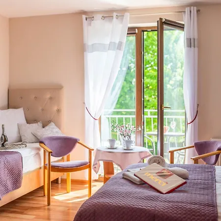 Bed & Breakfast Reveliqa - Goscinne I