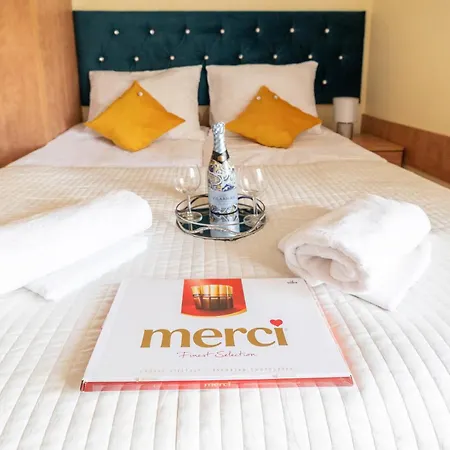 Reveliqa - Pokoje Goscinne I Apartamenty Bed & Breakfast