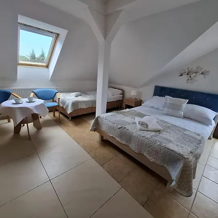 Reveliqa - Pokoje Goscinne I Apartamenty Bed & Breakfast 3*