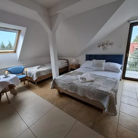 Reveliqa - Pokoje Goscinne I Apartamenty 3*
