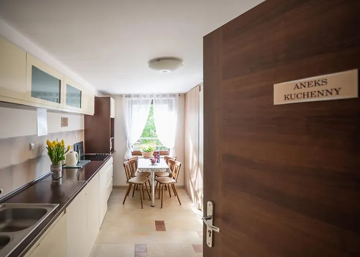 Reveliqa - Goscinne I ベッド・アンド・ブレックファスト 3*