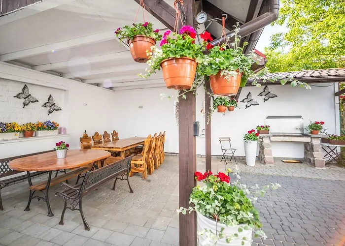 Reveliqa - Gościnne I Nocleg ze śniadaniem 3*