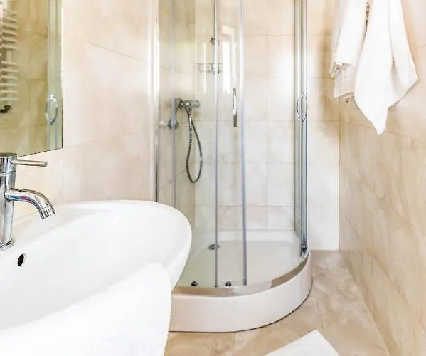 Reveliqa - Gościnne I