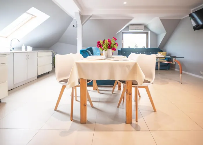 Reveliqa - Gościnne I Nocleg ze śniadaniem 3*