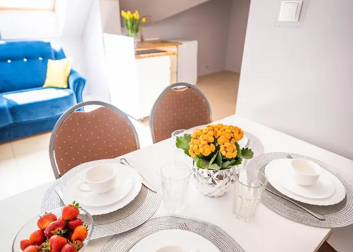 Reveliqa - Gościnne I Nocleg ze śniadaniem 3*