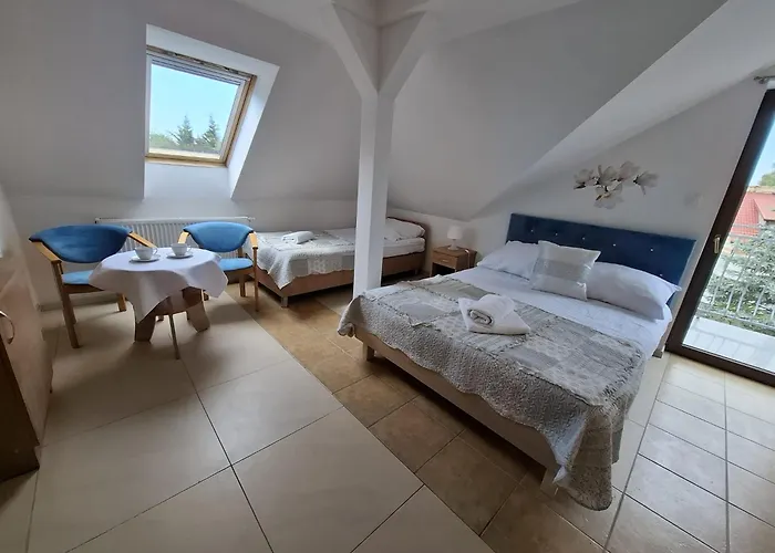 Reveliqa - Gościnne I Nocleg ze śniadaniem 3*